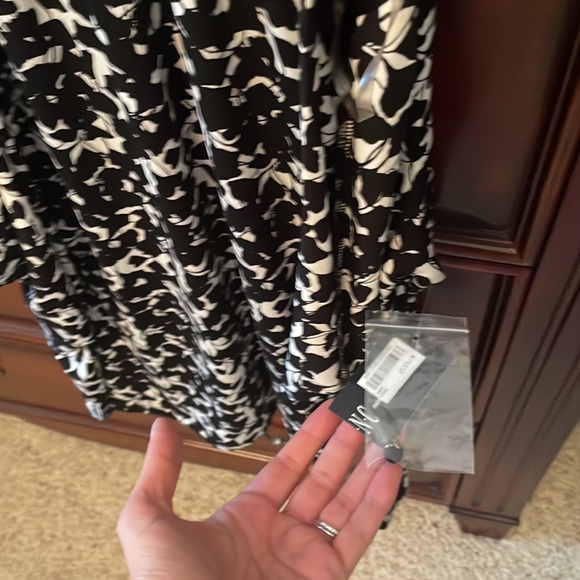 NWT INC top size medium - Picture 4 of 4